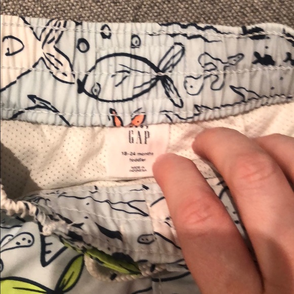Baby gap swim trunks - Picture 2 of 3